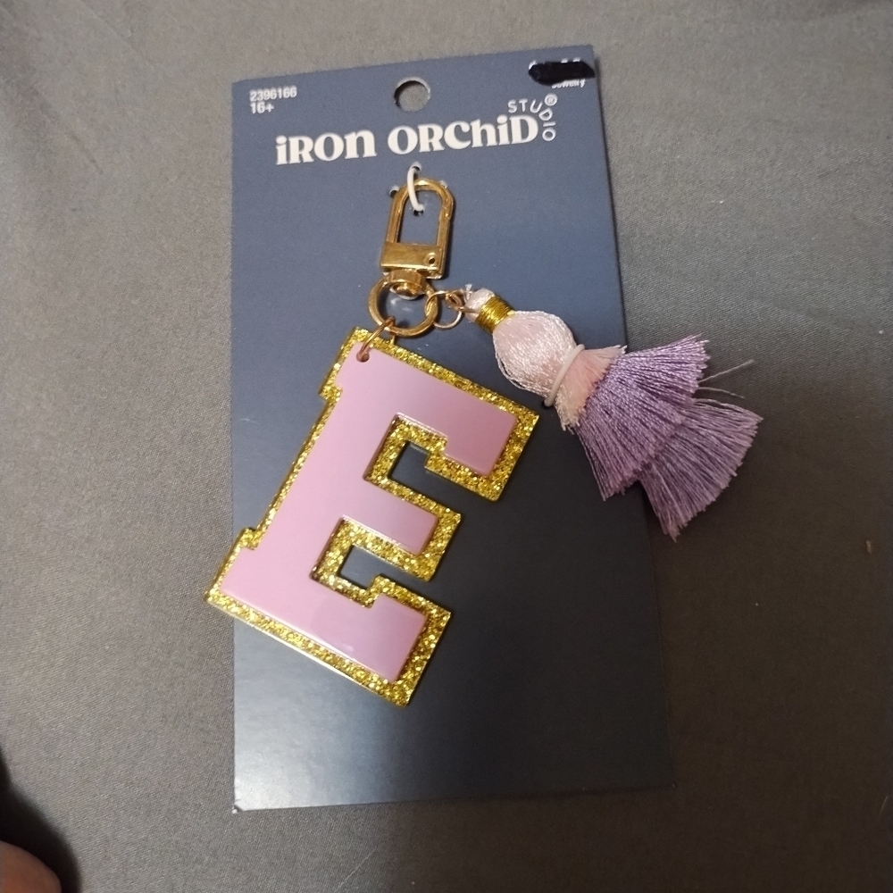 Initial "E" Necklace And Keychain - Picture 5 of 5